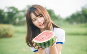 看到老公和美女交流，我总忍不住想吵，怎么化解这种冲动？