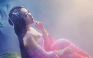 我已有男友，前女友却联系我，她到底有什么动机？