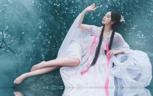 和妻子吵架后，怎样哄她才能避免矛盾加剧？