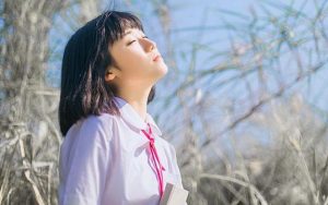 老公曾有暧昧过往，我总怀疑他出轨，这该怎么处理？