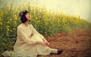 分手后女友有了新欢还送祝福，我该如何摆脱这种困扰？