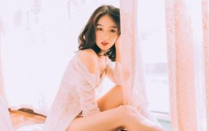 我在新人和三年感情间纠结，该怎么处理才好？