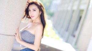 婚后发现伴侣和前女友联系，我该用什么办法处理？