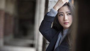老公为人处世差让我疲惫不堪，我该怎么应对呢？