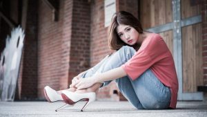 离不开男友又不满意现状，我该怎么解决这个难题？
