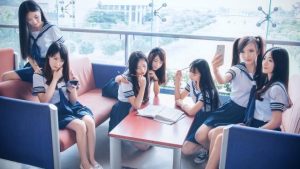 发现老公背着我联系女人，我到底该怎么做才好？